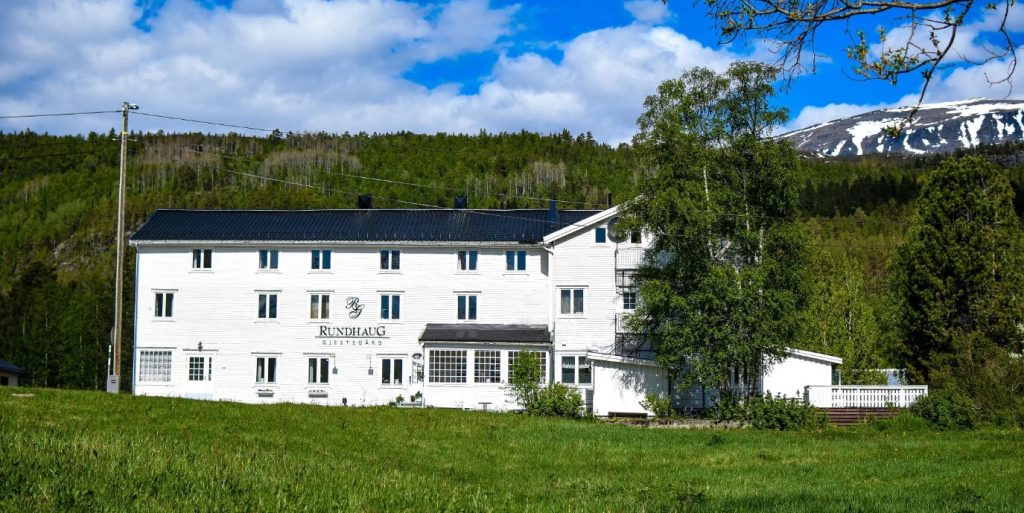 Norway Salmon Fishing Målselva River l Rundhaug Gjestegård hotel